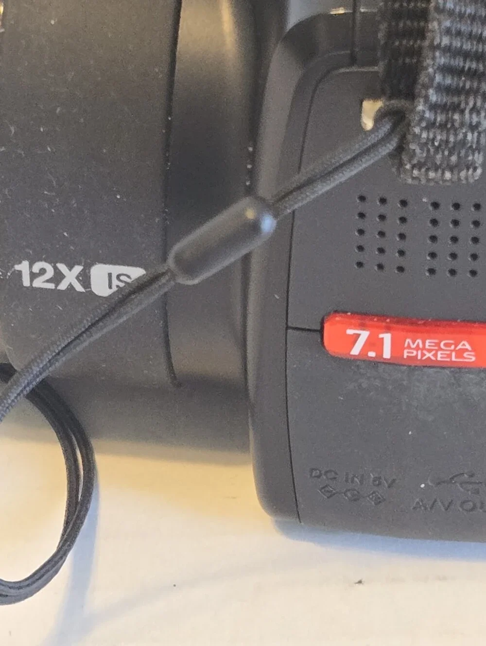 Kodak EasyShare P712 Black 7.1MP Digital Camera w/2 Batteries & Charger *TESTED*